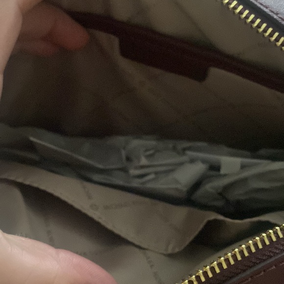 Micheal Kors Jet set Leather Crossbody Bag - Picture 7 of 14